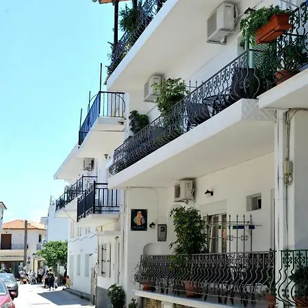 Kyra Frosini Πανσιόν Σκιάθος Πόλη